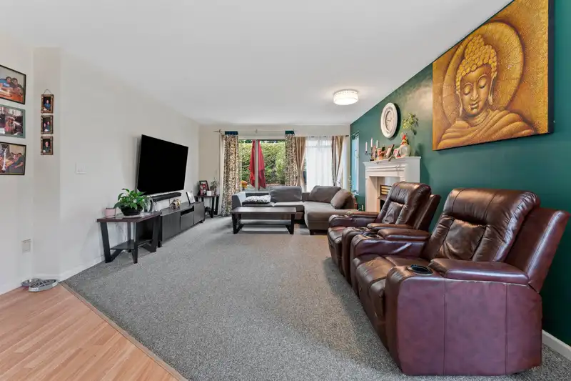 51 15840 84 AVENUE - photo 3 of 38