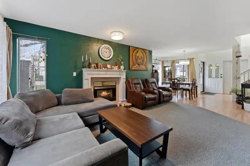 51 15840 84 AVENUE - photo 4 of 38