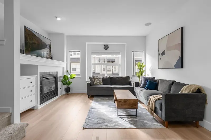 55 12677 63 AVENUE - photo 2 of 25