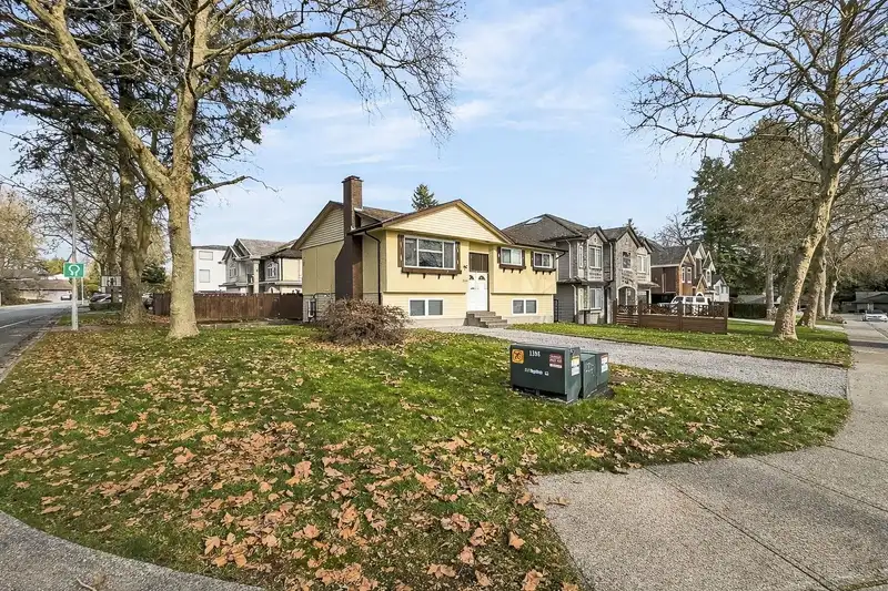 12959 CARLUKE CRESCENT - photo 2 of 39