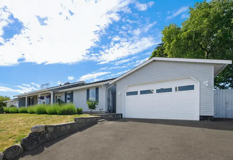 5631 E SUNRISE CRESCENT - photo 2 of 35