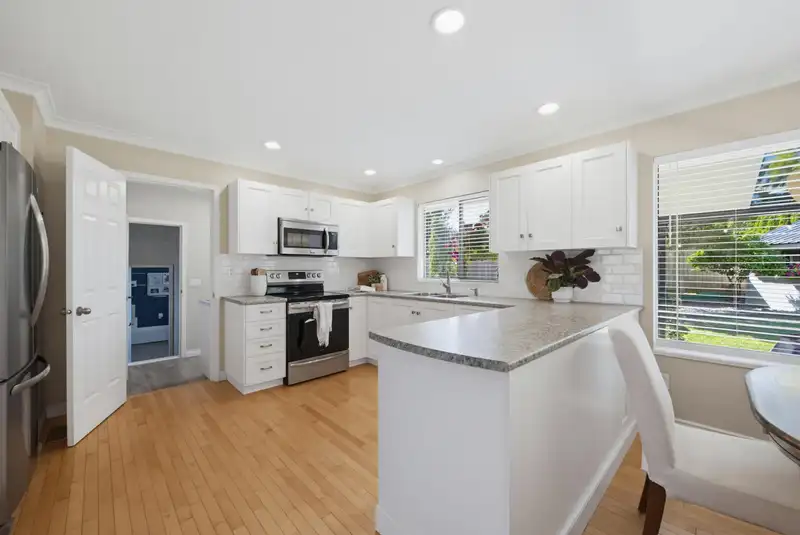 5631 E SUNRISE CRESCENT - photo 4 of 35