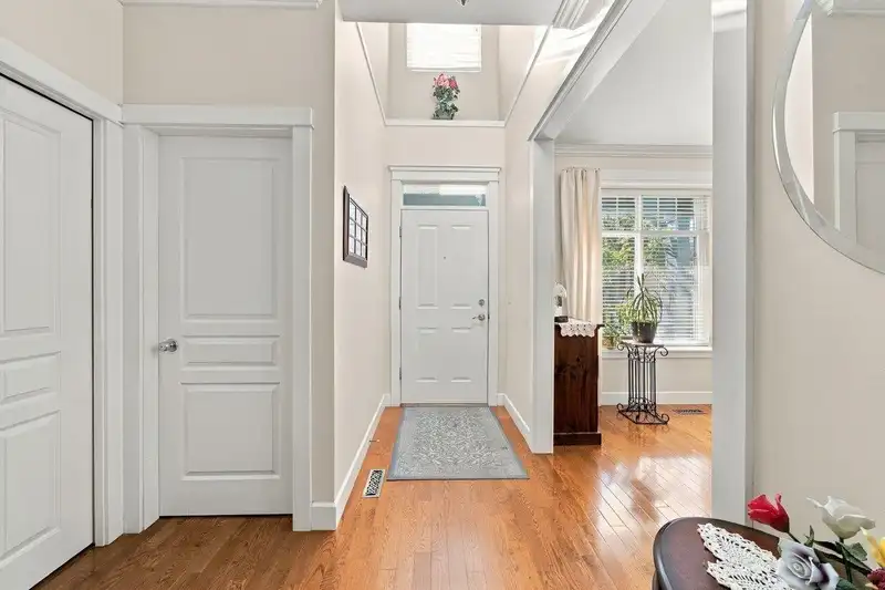 18589 67 AVENUE - photo 4 of 25