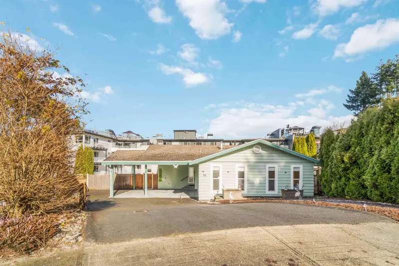 171 EDWARD CRESCENT - photo 2 of 25