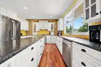 6081 164A STREET - thumbnail 10