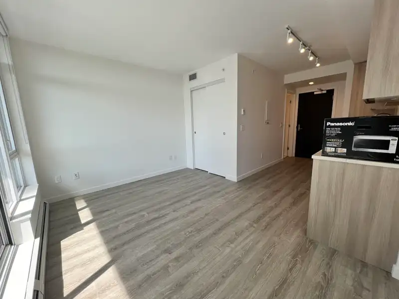 915 13350 CENTRAL AVENUE - photo 3 of 26
