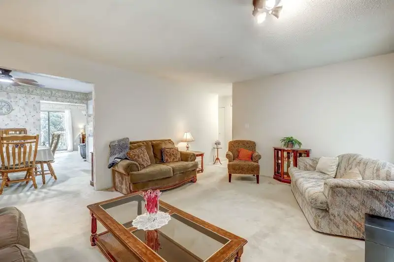15584 98 AVENUE - photo 3 of 31