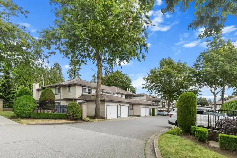 3 8388 158 STREET - photo 4 of 19