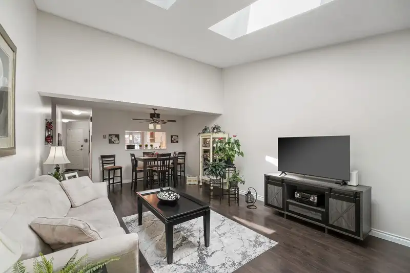 21 6537 138 STREET - photo 4 of 25