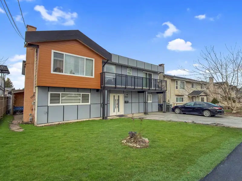 13469 80 AVENUE - photo 2 of 39
