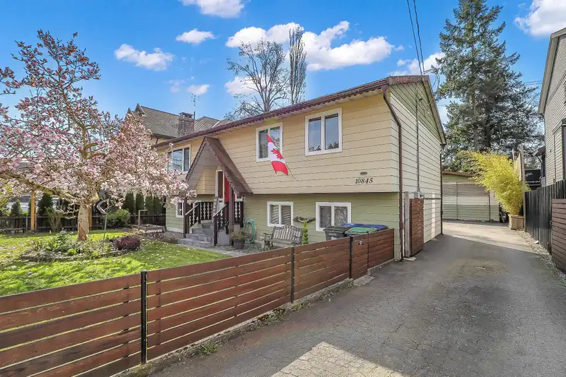 10845 141 STREET - photo 1 of 40