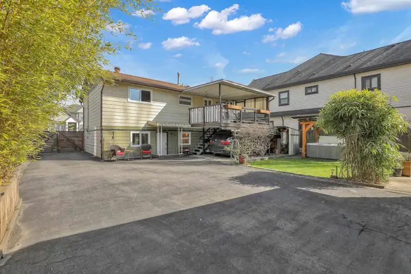 10845 141 STREET - photo 3 of 40