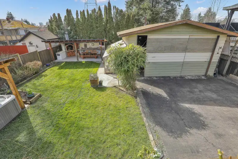 10845 141 STREET - photo 4 of 40