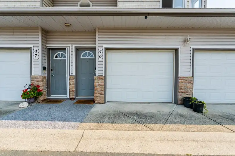 46 15060 66A AVENUE - photo 4 of 37