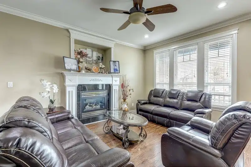 16761 63B AVENUE - photo 2 of 40