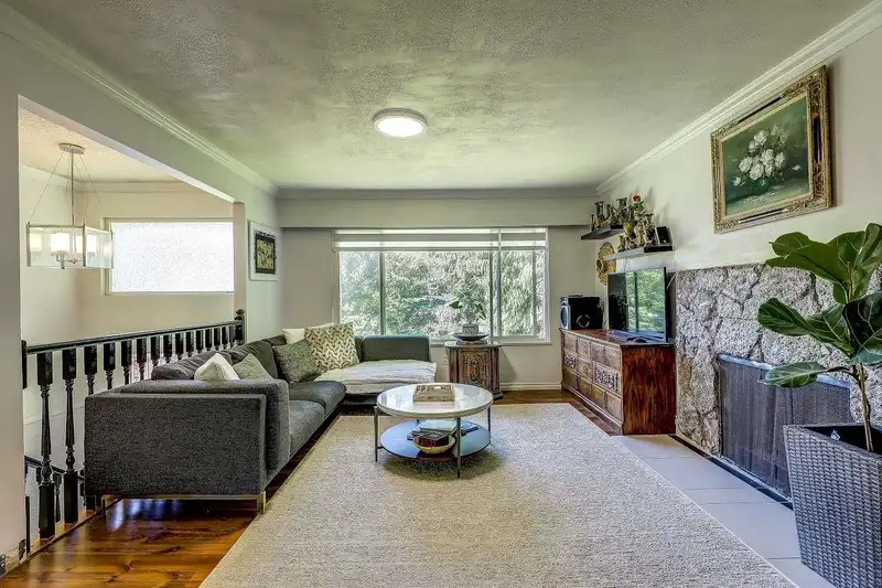 13923 77A AVENUE - photo 3 of 35