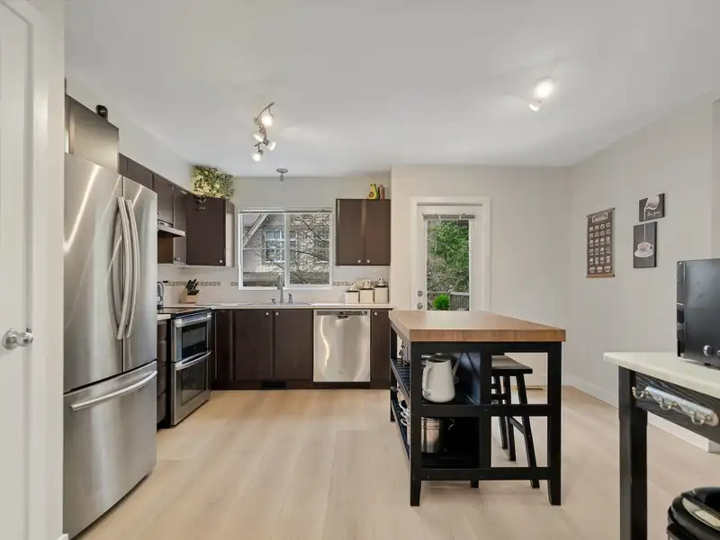 17 12738 66 AVENUE - photo 2 of 25