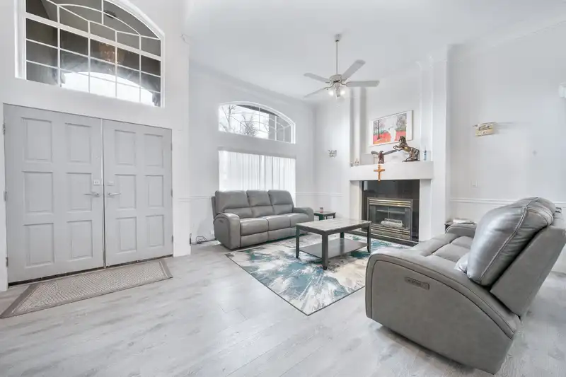 14339 74A AVENUE - photo 4 of 33