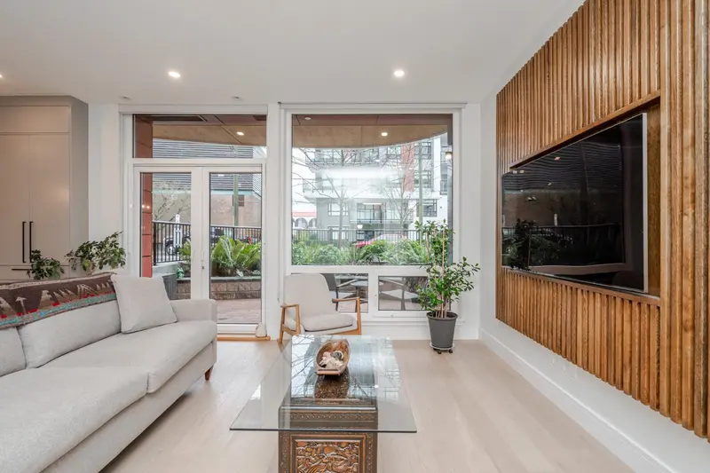 112 20416 PARK AVENUE - photo 4 of 25