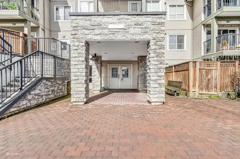 508 12083 92A AVENUE - photo 3 of 25
