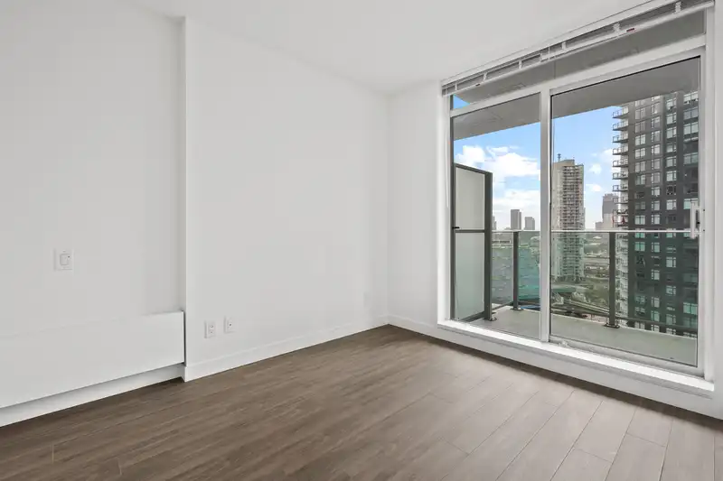 1507 13655 FRASER HIGHWAY - photo 4 of 33