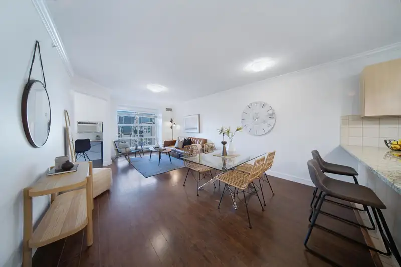 405 17769 57TH AVENUE - photo 3 of 19