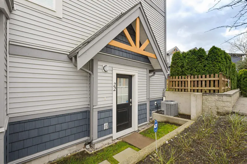 22 22810 113 AVENUE - photo 3 of 25