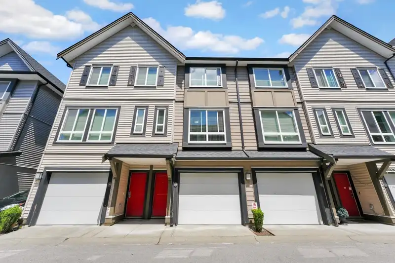 49 14555 68 AVENUE - photo 1 of 11