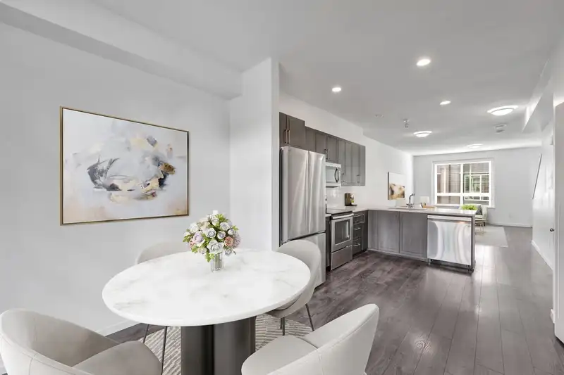 49 14555 68 AVENUE - photo 3 of 11