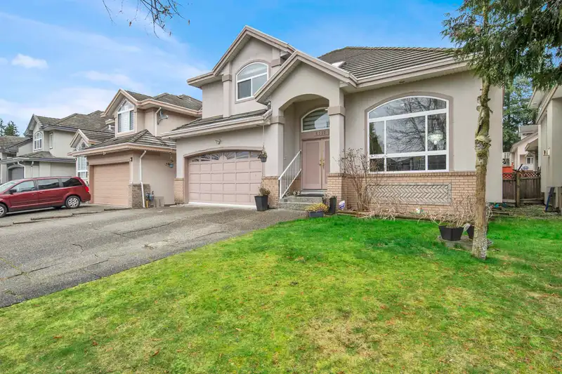 6332 125A STREET - photo 1 of 34