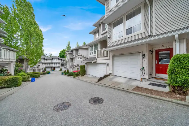 7 14952 58 AVENUE - photo 3 of 38