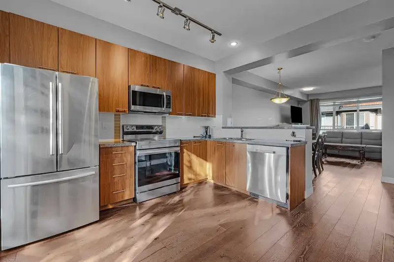 76 7155 189 STREET - photo 3 of 25