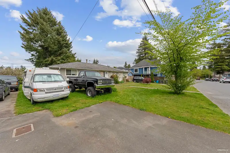 A&B 12569 99 AVENUE - photo 3 of 10