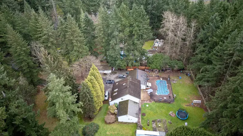 20108 32 AVENUE - photo 2 of 5