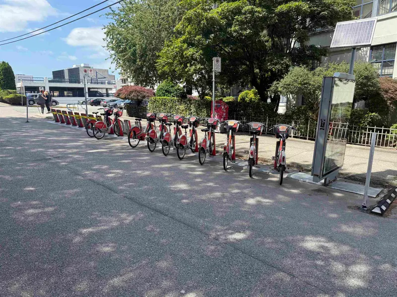 208 626 ALEXANDER STREET - photo 2 of 24