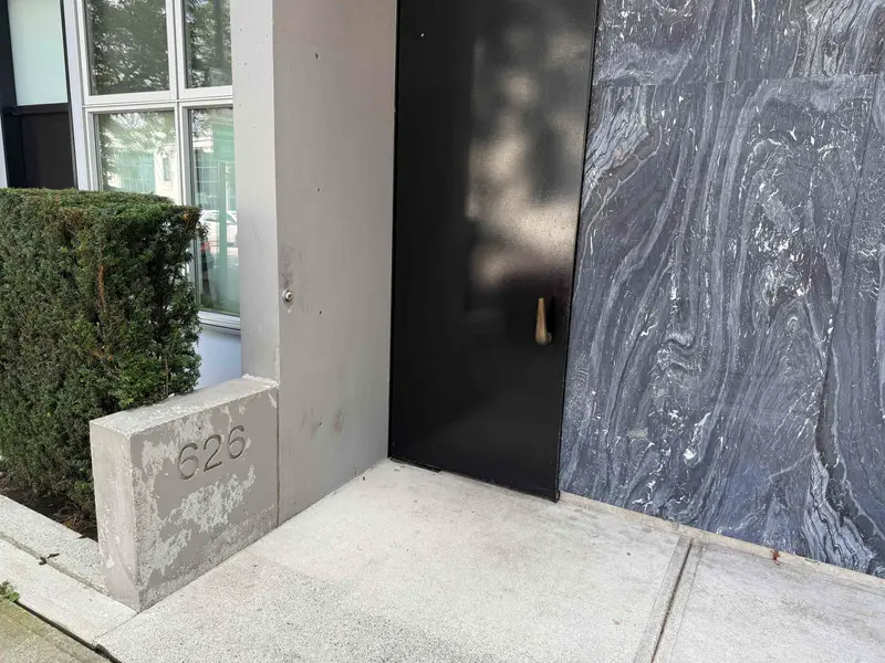 208 626 ALEXANDER STREET - photo 3 of 24