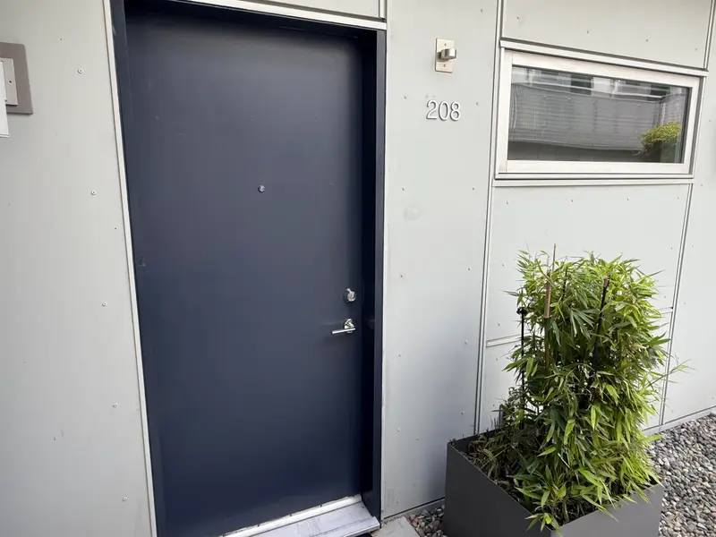 208 626 ALEXANDER STREET - photo 4 of 24