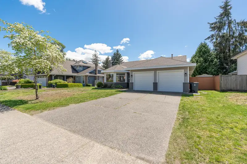 16280 108A AVENUE - photo 2 of 36