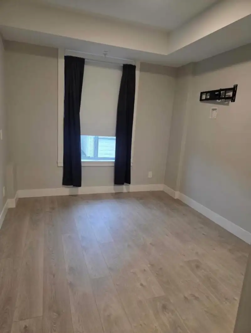 211 14818 60 AVENUE - photo 4 of 9