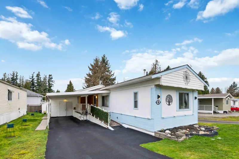 43 2035 MARTENS STREET - photo 1 of 25