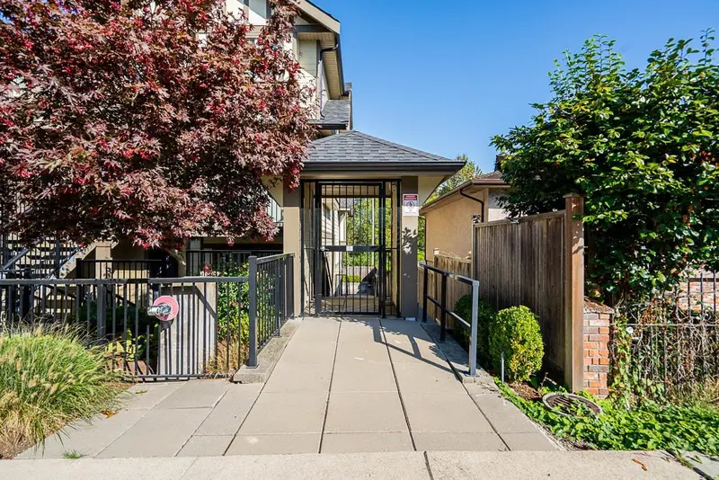 12 4033 DOMINION STREET - photo 2 of 25