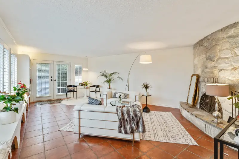 7362 LABURNUM STREET - photo 4 of 25