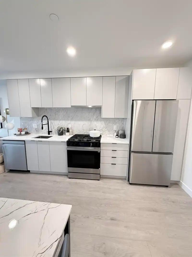 405 13258 105 AVENUE - photo 2 of 21