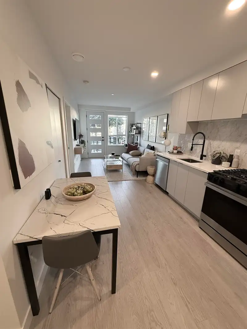 405 13258 105 AVENUE - photo 3 of 21