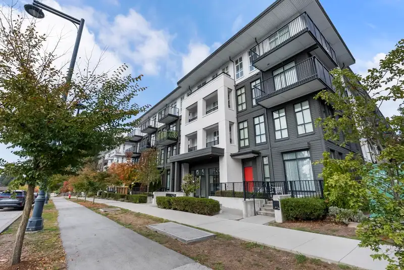 216 13933 105 BOULEVARD - photo 1 of 25