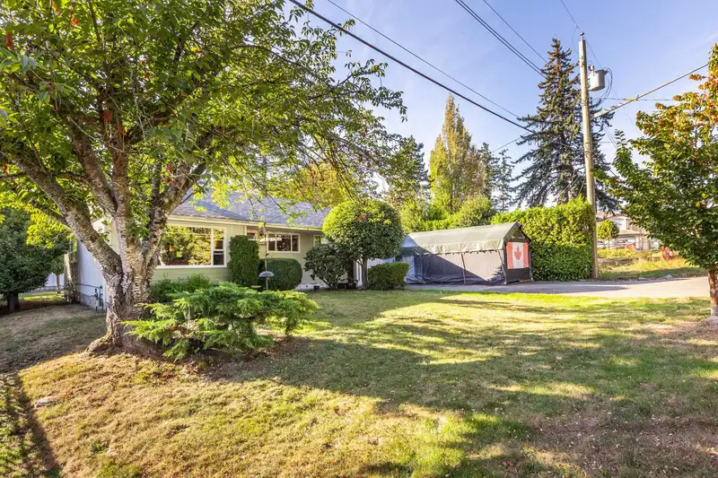 8625 144A STREET - photo 2 of 40