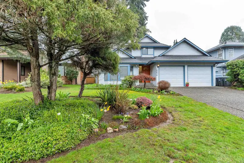 10672 GLENWOOD DRIVE - photo 3 of 40