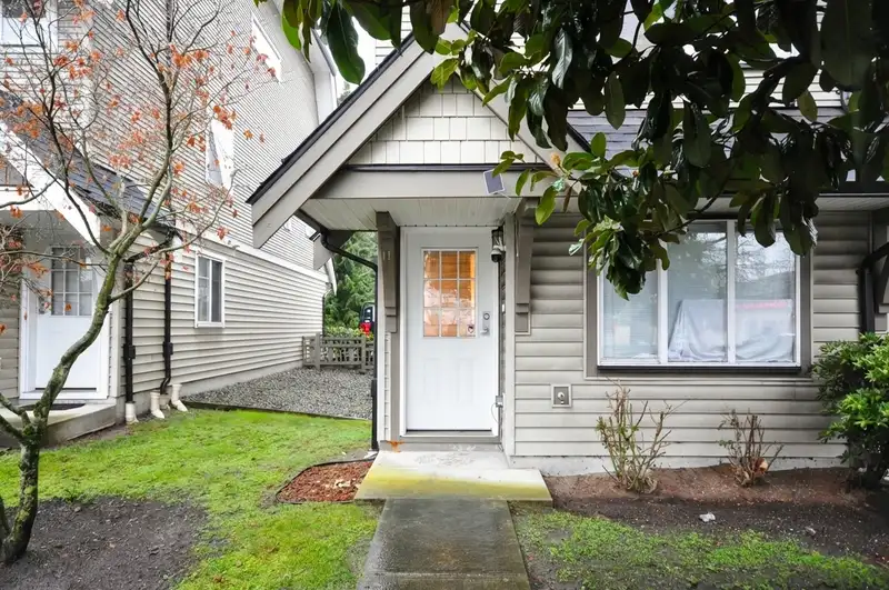 11 15871 85 AVENUE - photo 2 of 31