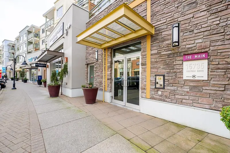 218 15735 CROYDON DRIVE - photo 3 of 25