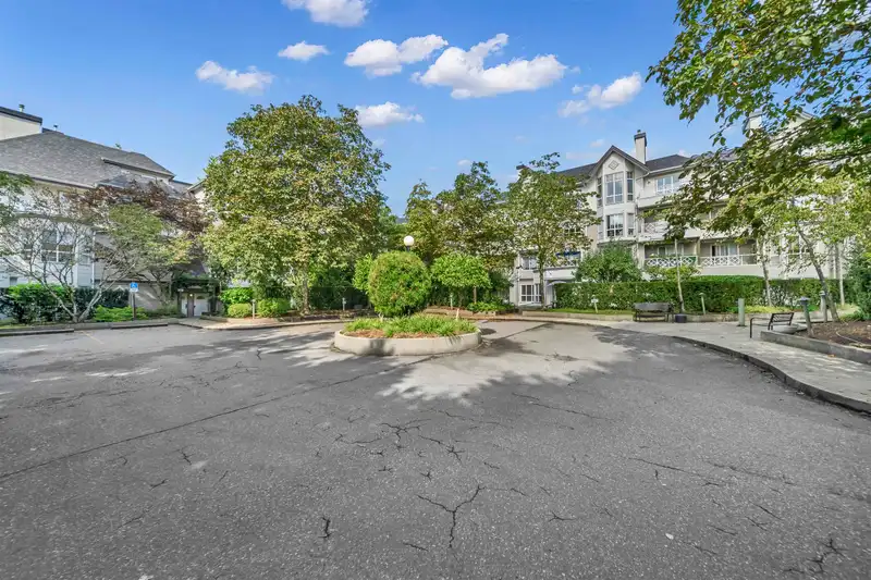 430 9979 140 STREET - photo 2 of 24